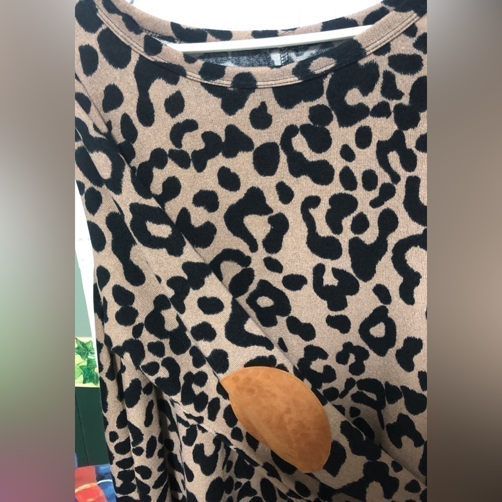 Donating Soon Chris & Carol Leopard Print Long Sleeve Tunic Top View 4